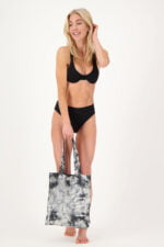 bikini top zwart_bikini broek zwart_Fullbody_jpg_10