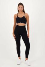 soutien-gorge noir froissé_Fullbody_jpg_2
