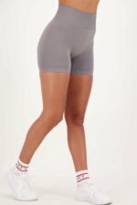 v halter wit scrunch short grijs_Voorkant onder_jpg_1