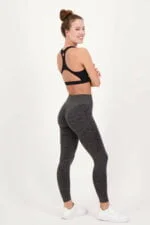 einzigartiges Knirschen greymelee_Fullbody_jpg_3