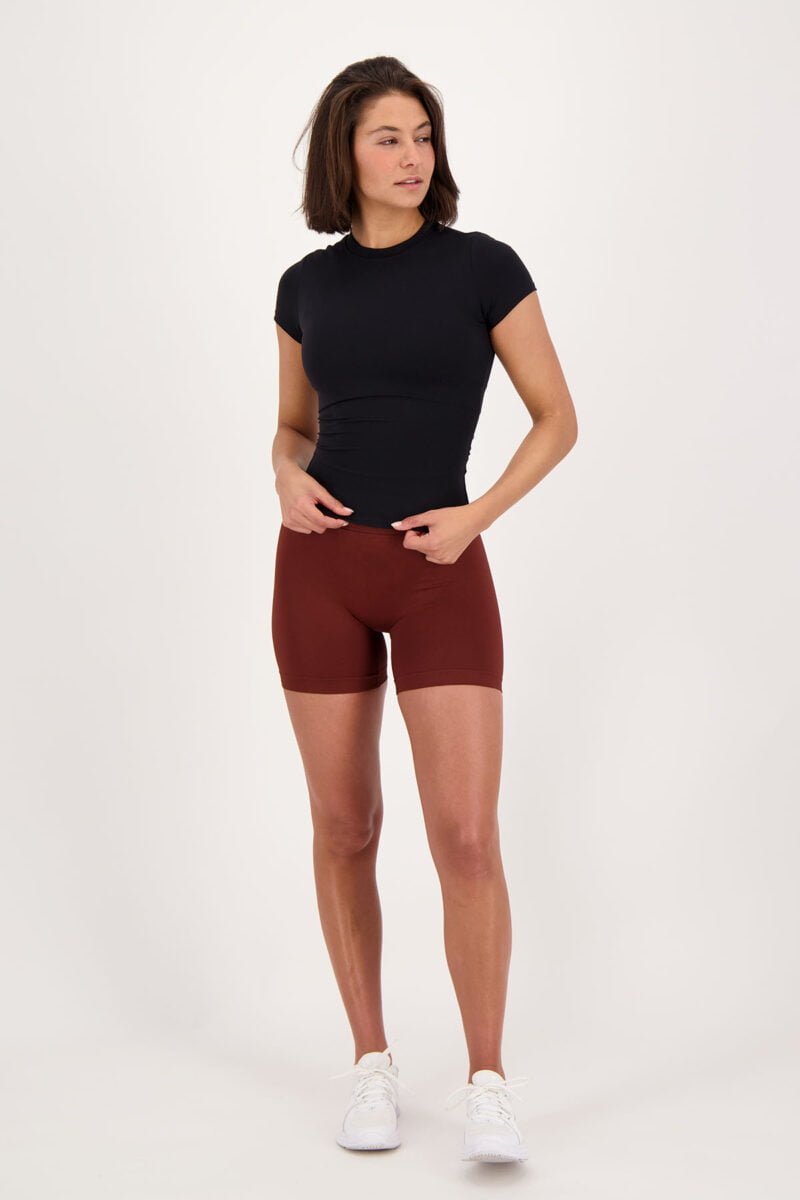 topje new zwart classic short wijn_Fullbody_jpg_5