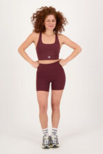 stay in place bruin rood_Fullbody_jpg_5