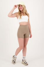 stay in place short taupe_Fullbody_jpg_5